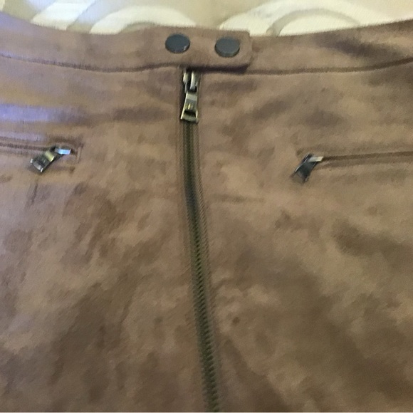 BCBG MAXAZRIA skirt, size small, leather like material, light brown - Picture 3 of 12
